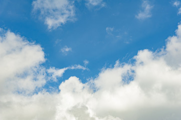 Obraz premium The light blue sky with white clouds for background or texture. Copy space