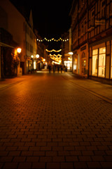 Fototapeta na wymiar Fußweg aus Pflastersteine in der Innenstadt Wernigerode