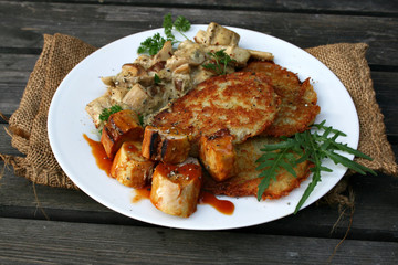 organisch, lifestyle, steinpilze, rösti, currywurst, gourmet, fast food, werbetafel, rucola, petersilie, urbano, modern, neu
