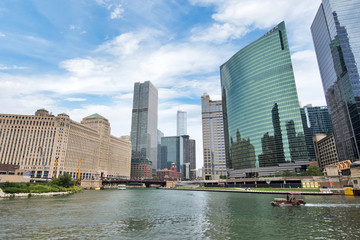 Naklejka premium Northern Riverwalk na North Branch Chicago River w Chicago, Illinois