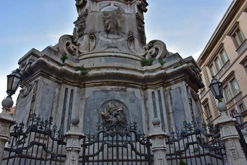 Fototapeta na wymiar Napoli, piazza del Gesù Nuovo, base dell'obelisco dell'Immacolata
