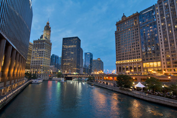 Scenic Chicago River Riverwalk at Night in Chicagio, Illinois
