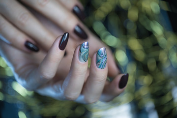 Naklejka premium Piękny manicure do paznokci. Wzory do paznokci z dekoracją. Pielęgnacja paznokci i manicure.