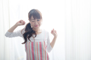 エプロン姿の女性