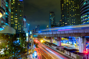 Fototapeta na wymiar The beautiful landscape of Bangkok at night, full of light and busy traffic. long exposure