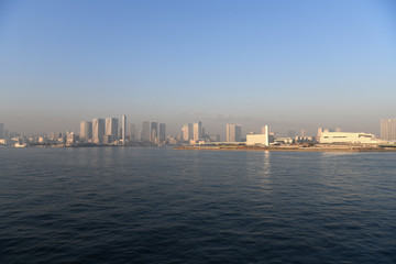 Fototapeta na wymiar 日本の東京都市景観「東京港、そして江東区や中央区などの街並みを望む」