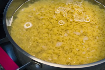 macaroni in the pot cooking