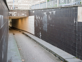 Obraz premium Fußgängerunterführung schmutzig