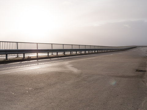 Br&uuml;cke am Meer F&auml;hrhafen Sonnenaufgang Hintergrund