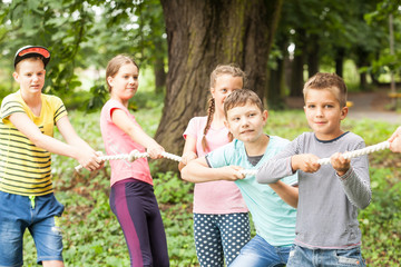 Fototapeta premium Tug-of-war in park