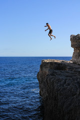 Saut de falaise