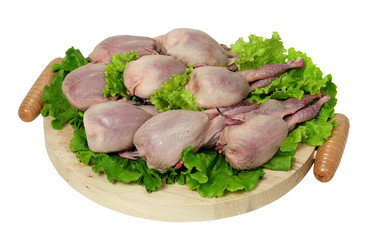 Quaglie su tagliere di legno