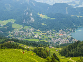 Fototapeta premium Blick vom Zwölferhorn auf Sankt Gilgen und den Wolfgangsee, Sankt Gilgen, Salzkammergut, Oberösterreich, Österreich