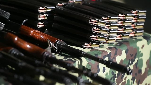 Automatic assault rifles with cartridges