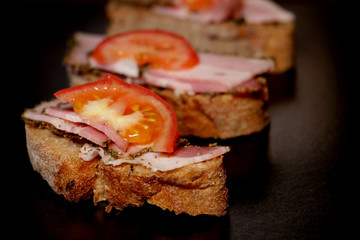 sandwich with bacon and tomatoes