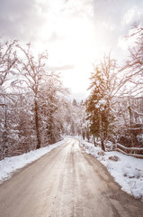 Obraz premium Snow covered road in the winter forest.