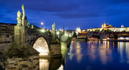 Fototapeta na wymiar Charles bridge and St. Vitus Cathedral in Prague - Czech republic