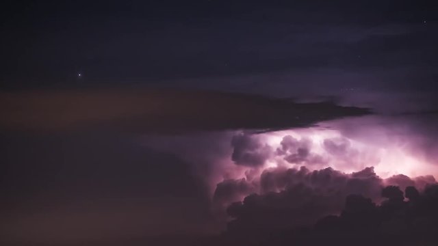 Sommersturm in der Nacht Blitze Zeitraffer