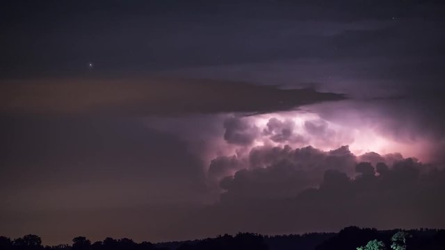 Sommersturm in der Nacht Blitze Zeitraffer