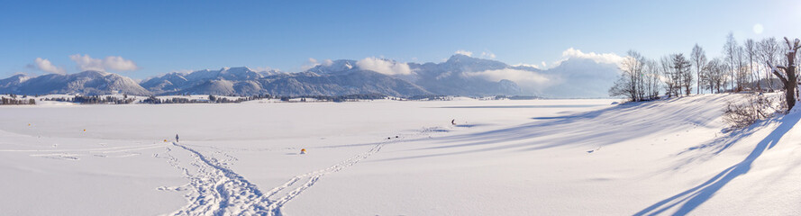 Fototapeta na wymiar winter lake with mountains and snow