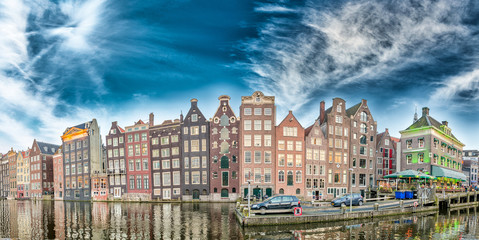Fototapeta na wymiar Dutch scenery with its canal side houses. Amsterdam panoramic skyline