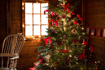 Sapin de No&euml;l d&eacute;cor&eacute;