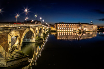 Le Pont Neuf de Toulouse, au dessus de la Garonne