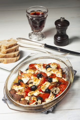 Gegrillter griechischer Feta-Käse auf Glas