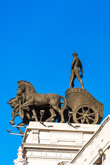 Obraz premium Sculpture of a chariot, over a bank building on the street Alcala. Copy space for text. Vertical