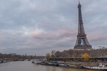 Fototapeta na wymiar Eiffel Tower from Bir-Hakeim metal bridge in the morning, Paris