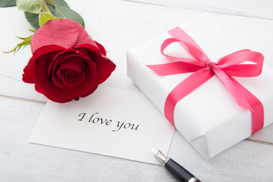 I love you, message woth rose and gift box