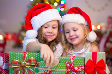 Fototapeta na wymiar little girls in christmas