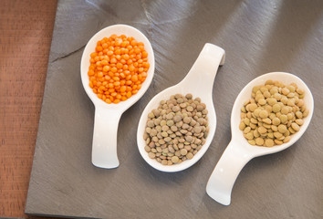 Raw lentil grains - Lens culinaris