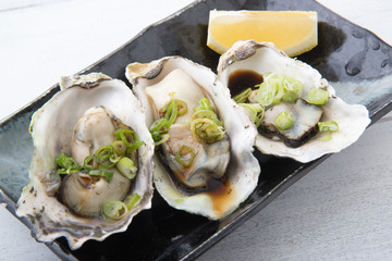 steamed oyster with lemon