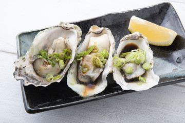steamed oyster with lemon