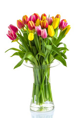 Tulpe bunt in der Vase. Strauß, Blumen viel im Frühling, Blumenstrauß in der Vase isoliert