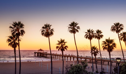 Manhattan Beach Pier bij zonsondergang, Los Angeles, Californië