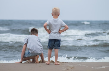 Kinder am Meer