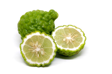 Obraz na płótnie Canvas Fresh Green Bergamot or Leech Lime fruit slice on white background