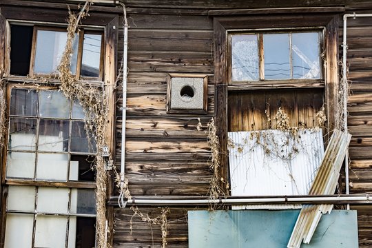 板張りの廃墟