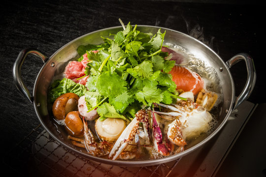 シーフードパクチー鍋　Vietnamese seafood coriander pot