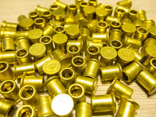 Cap-igniter for the starting pistol. A sleeve, a bullet, a clip, a weapon, a cartridge, gunpowder, a charge.