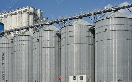 silos per lo stoccaggio di oli vegetali e altri prodotti liquidi