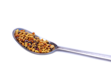 Blütenpollen Propolis auf einem Löffel
