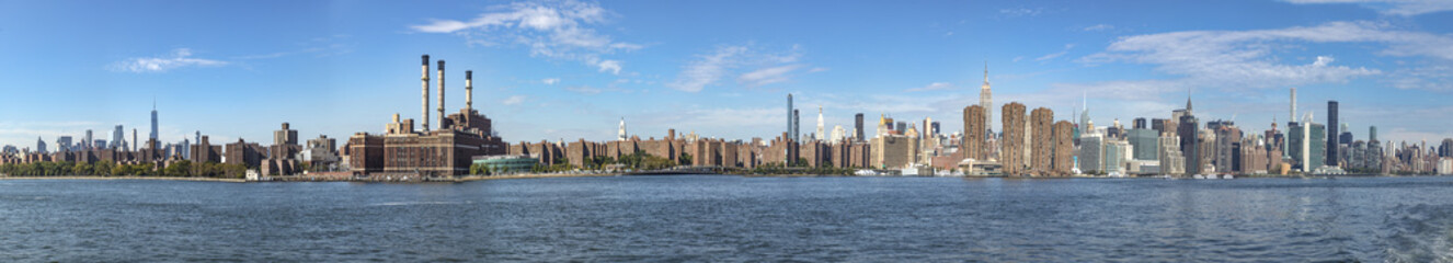 Fototapeta na wymiar panorama of New York with river Hudson