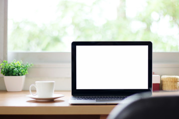 Fototapeta premium blank screen laptop on the desk at home office
