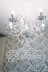 chandelier bride wedding decor