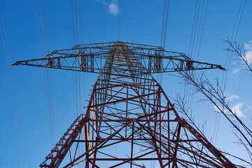 Strommast in Mainz von unten aufgenommen