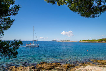 traumhafte Buchten und Natur auf den Inseln Kroatiens