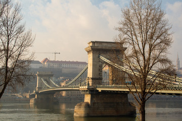Budapest Kettenbrücke im Herbst